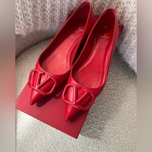 Gorgeous valentino flats size 35 like New!